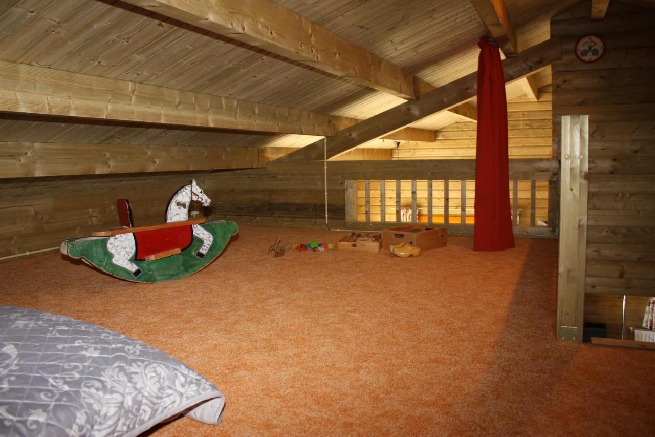 Villa Emilia - Gemuetliches Kinderfreundliches Blockhaus Mit Umzaeuntem Garten Sint-Annaland Buitenkant foto