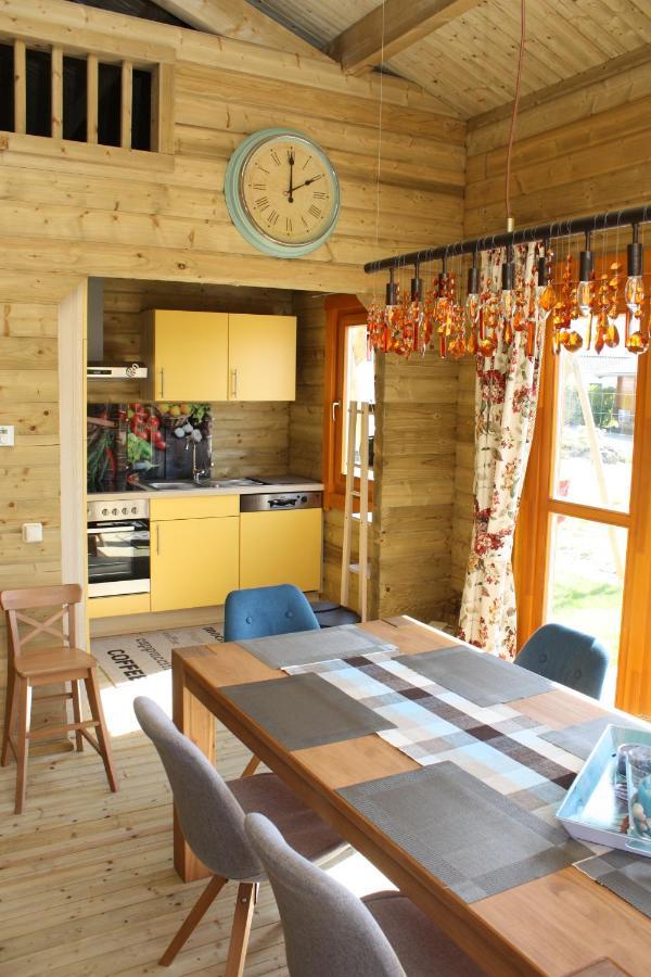Villa Emilia - Gemuetliches Kinderfreundliches Blockhaus Mit Umzaeuntem Garten Sint-Annaland Buitenkant foto